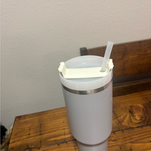 40 oz Stanley Light Grey - Picture 5 of 5